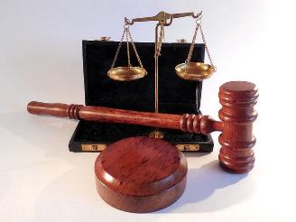 Der Banhammer als probates Mittel gegen Querulanten, zur Aufrechterhaltung des Community Friedens.