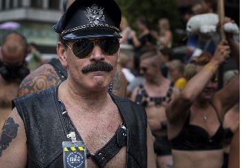 Der schwule Mann als wahrer Freund der Streamerin.