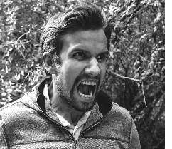 Ein Hater entlädt seinen Hass zum Wohle der Streamerin.