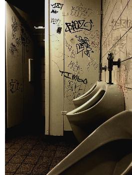 Tätowierte Camgirls sind wie verschissene Schultoiletten