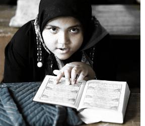 Ein züchtiges Webcam-Girl zitiert aus dem Koran.