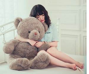 Ein gealtertes Teenager Camgirl mit seinem Lebensgefährten.