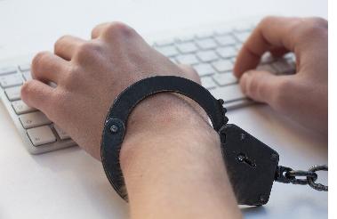 Der Cyber-Stalker versteckt sich gerne hinter einem VPN, denn er weiß genau dass er sich strafbar macht.